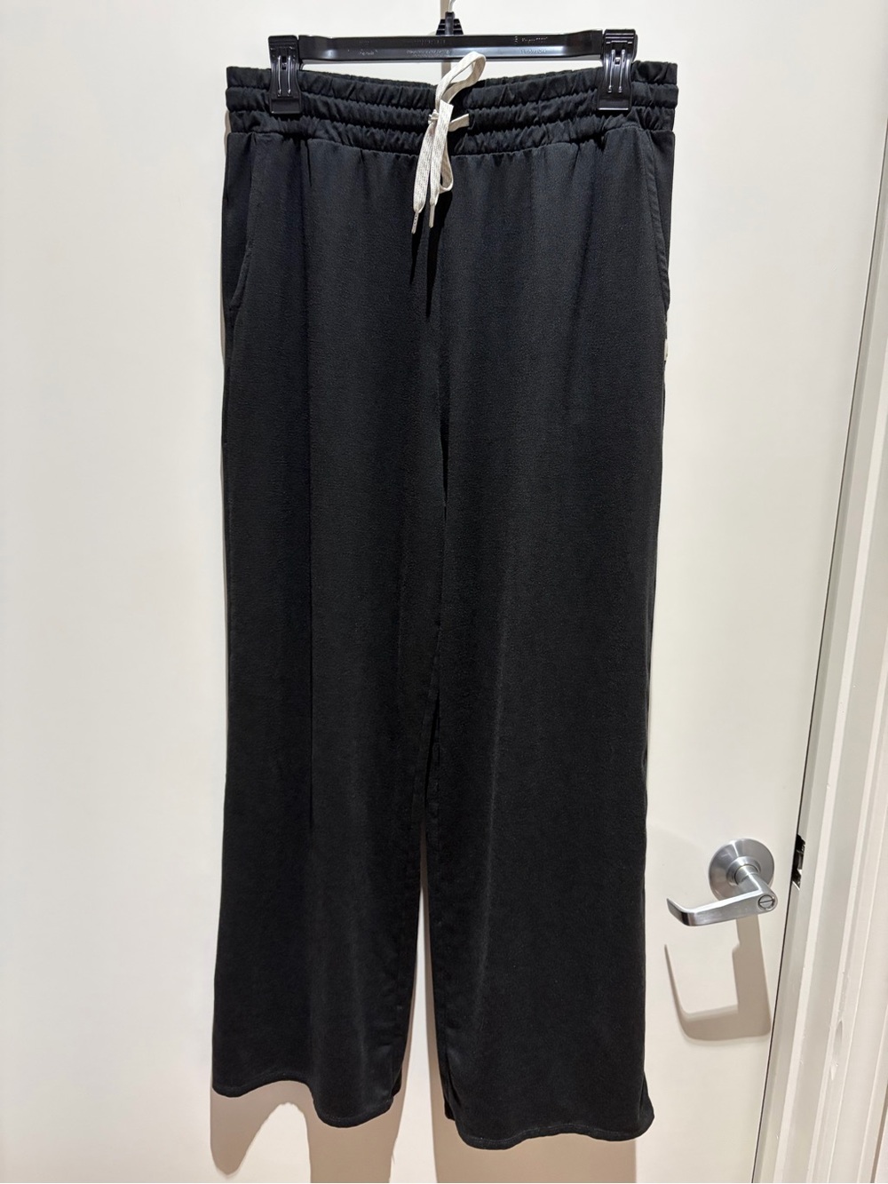 Vuori Halo Essential Wideleg Pant -Short~ size L - Picture 2 of 10